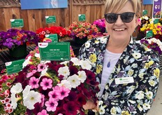 Joy Keeler from Danziger showing some new and upcoming Durabella Combos. 