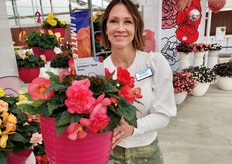 Kim Porter and Jaime Gibson with Syngenta's new Begonia Limitless.
