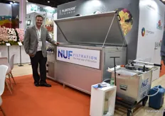 Aviram Krell of Plantador Colombia presenting a new water treatment machine from an Israeli manufacturer that they just started to distribute in Colombia. More on this later on FloralDaily.