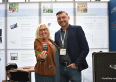 Maaike Hamer and Dennis Christmann of Stelzner presenting their Hydro 2000, a soil humidity meter.