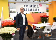George Ortega of Matina Flowers, presenting their new varieties.