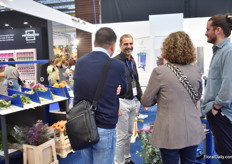 Arnoud Nouhant of Mecaflor talking with visitors.