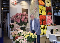 John Pouw of Viking Roses with Under the Stars, “The only yellow one doesn’t get botrytis”