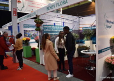 Also at Benev Flora they are meeting their clients.