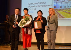 Bronze in the category young plants, Sichuan Colorlink, China (with Angie Duffree, FCI) 