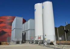 In basic terms: the whit tanks contain liquid CO2, which is turned into gas by the grey installations on the left. Behind you see a huge heat tank containing hot water.