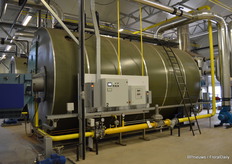 Heat is produced by means of two major gas turbines.