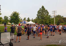 Enthusiastics ran 5K at 6:30 AM to start the show with a good feeling...