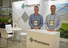 Josh Gauche & Peter Ollevier with Phormium, presenting screening solutions for various crops, climates & wishes.