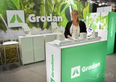 Rachel Grover with Grodan shows the Grodan Vital, a stonewool substrate slab to grow vegetable plants in high tech cultivation. It is one of the many solutions Grodan offers to growers.