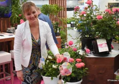 Willianne Sluiter from Incredible Roses is showing is the most delicious rose from the whole Plantarium. Because it is litteraly edible.