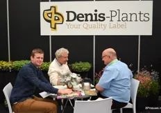 There was a good conversation going on at the stand of Denis-Plants. Lukas van Evercooren at the left together with Bart Sambaer in the middle, and the customer at the right side.