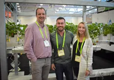  Arie Alblas meets up with Chris Mastronardi & Morgan Dresseur (Leamington Produce) at the booth of Meteor Systems.