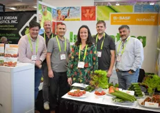 Heinz Ebel, Cees Ammerlaan, Ali Mohammed, Veronique Savekoul, Rafael Mora & Dan Skimmer with Nunhems. Their cucumber varieties for high wire cultivation are popular in the area.