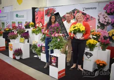 Beekenkamp Plastics and Plants united at the Canadian Greenhouse Conference. In the photo Sirekit Mol, Jerry Arkesteijn & Kat Wolpen. They brought two new varieties, LaBella® Dahlias and the Kelos® Celosia, and the new California strawberry substrate tray, the 34-hole strawberry plug tray.