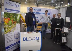 Joel Enns recently joined the Moleaer team, with Michiel de Jong present at the show. They are visited by Italian growers.