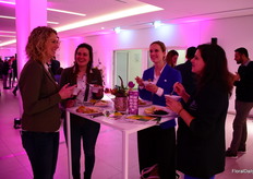 Roxanne, Maaike with the grower Sjaak van Schie together with Lory en Helena with Marginpar.