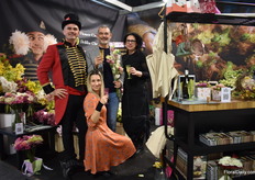 ... the team of Flower Circus. Together with Lisianthid.nl they made a inspirational book for florists with all kind of Lisianthus recepies. “The secret ingredient” is the name of the book. Everything is explained in four languages.