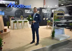 Davide Cavallini of Modiform with their pot container high range of injection molded Thomsen. 