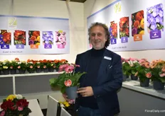 Gianfranco of Schoneveld Breeding. New is the Gerbera in 8 colors and available in 2025.