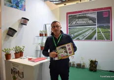Jean Yves Coulbault of Sicamus presenting the Confetti range. The range has mosaic leaves and confetti petals and is on the market for two years and continues to attract the attention of visitors and demand in the market. 