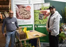 Giuseppe Carrillo and Jorge Luis Cadenas of Pindstrup promoted Forest Gold, a Pindstrup brand, which is made out of pine trees and the process is steam at a high temperature which makes it clean. They also add a bit of nitratum.