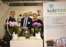 The team of Kobitex, with representative Marco Gibin of DecoBrands in the middle.