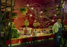 At the second evening, a diner took place at the fair. 