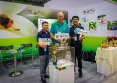 Biopro Dalat Has Farms started as a division of Dalat Has Farms, developing products for internal use. By now, thir beneficial insects are mainly used in bell peppers and strawberries, and are available to all growers, not just to the Da Lat suppliers. In the photo are Quang and Sang Cao with BioPro. 