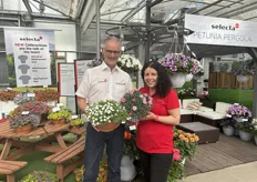 Several new introductions were on display for Selecta One North America. Breeding Manager Henk Dresselhuys (left) shows off MiniFamous Evo Double White from a new series of compact calibrachoa. Territory Manager Manda Vuksanaj-Coker (right) is a fan of the Dianthus Diadeur Pink Shades for its frilly double blooms and soft fragrance.