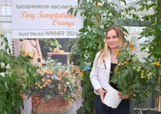 Viktoriia Taranenko met the Gold Medal winner of Prudac, the Tiny Temptations Orange. A flavorful tomato plant for the kitchen, which produces many fruits.