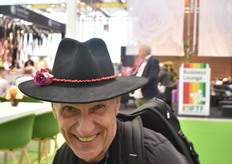 Also Williee Armellini of Flowers and Cents was running around taking pictures.