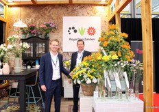 Tjomme Gerbranda and Rick Kroon from Royal Van Zanten, showcasing some colorful varieties at the booth, such as Yellow Cap and their various Sun Birds