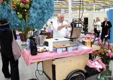A nice treat after all that walking at the trade show. Fresh stroopwafels were made at the Heemskerk Flowers and EZ Flower stand