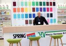 Jaap Uittenbogaard at the Spring From Holland and Harry Vernooy booth, who brought a large variety of products, such as flower sprays and cut flower food