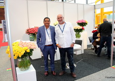 Nanda Fernando of FloMar and Adir Ruff of OMNI Agriculture at the Roshanara Roses stand