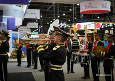 Colombian music during the opening