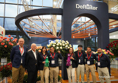 Team De Ruiter with Augusto Solano showing off their prize