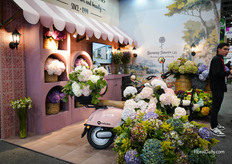 The booth of Harmony Flowers made you feel like you're in Tuscany