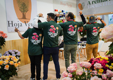 Hoja Verde team wearing awesome t-shirts