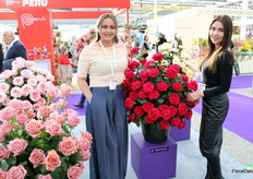 Maria Fernanda Puga and Luz Marina Proano of Azaya Gardens, next to Mayra’s Hot Pink