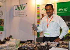 Athula Fernando from Jiffy showing the new coco peat propagation pellet specially developed for propagating banana plants. The tissue can be directly adapted in the pellet.