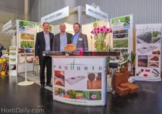 Csaba Tegla and Gergely Boroczki from ProHorto together with Wim Roosen from Dutch Plantin. Pro Horto started in 2004 as a distributor for Dutch Plantin in Hungary, Austria, Slovenia, Ukraine, Romania, Croatia and Slovakia. Nowadays they also resell the WET sensor by Delta T and they advise growers on substrate strategy. There customer base is over 100 ha.