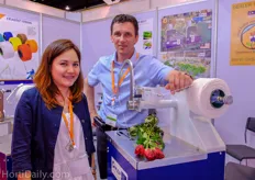 Patarin Wongsompipatana from Green Wish together with Peter de Boer from Cyklop-Cybutec. Green Wish is the new distributor for Cycklop since Horti Asia 2013.