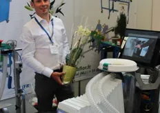 Mecaflor presented its new packaging machine which is save for delicate flowers