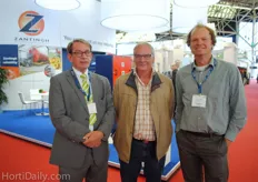 Jan Snoep is the golden key to an innovation award. Two years ago he won the Horti Fair Innovation Award with Sercom and this year the Innovation Award went to the ID-kas. The ID-kas is located at Duijvesteijn Tomaten and Jan Snoep is consultant of the company. In the photo with Harry Brugman and Sjors van Gaalen