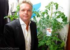 Besides his work for Paskal, former Dutch tomato grower Michel de Winter is now also a consultant for Axia Seeds; a new and very young and inspiring seed breeder from Holland. Remember that name.