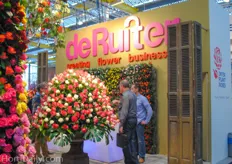 De Ruiter stand was decorated with many varieties of roses in different shapes.