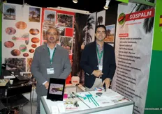 SOS Palm offers a low cost control of the Red Palm Weevil. In the picture Alfredo Ahumada Perez and Jaquin Ferrandis Esteve.