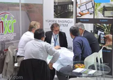 Busy project discussions at the booth of Inser.